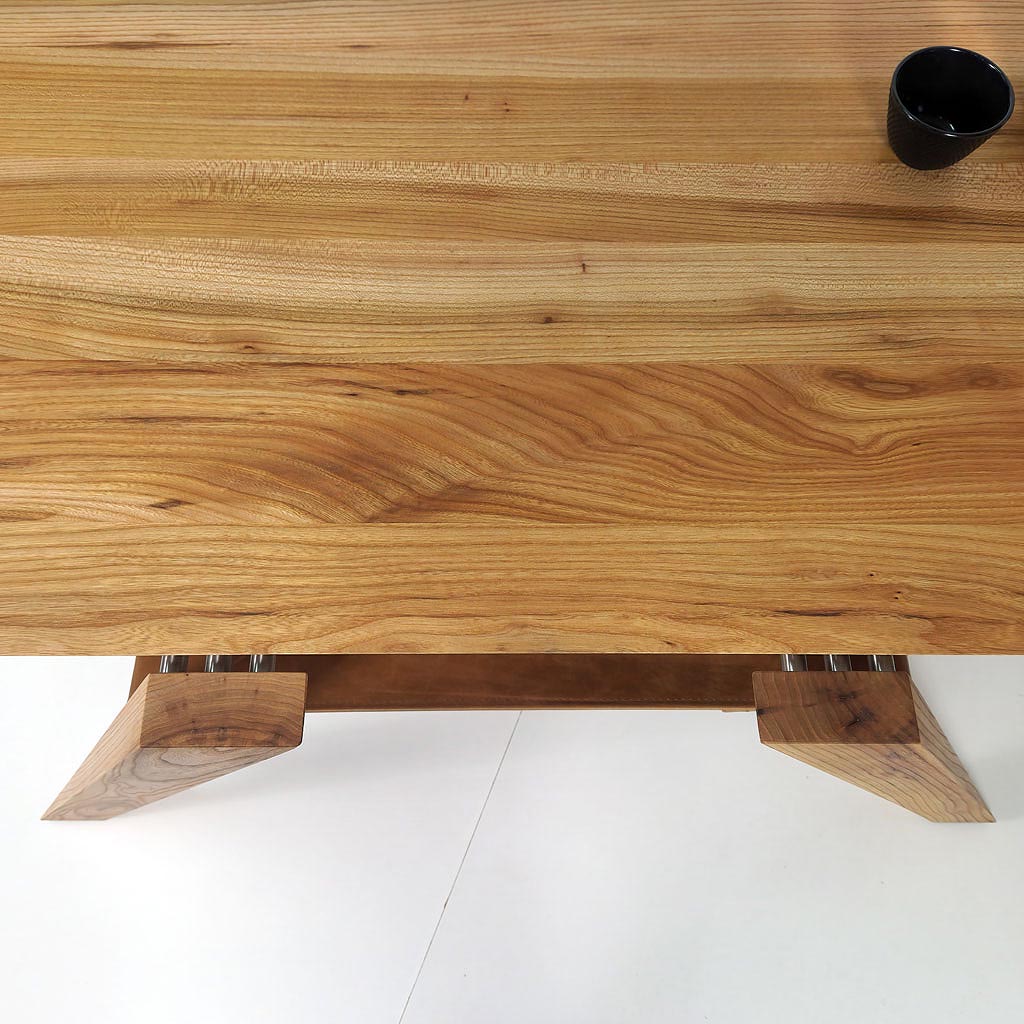 solid-wood-table-surface-oiled-natural-oil