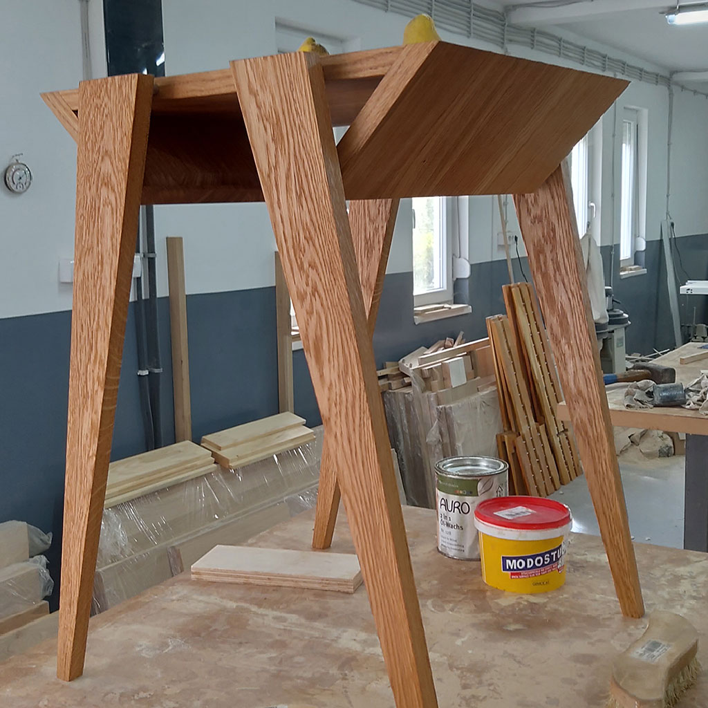 oak-sidetable-or-stool