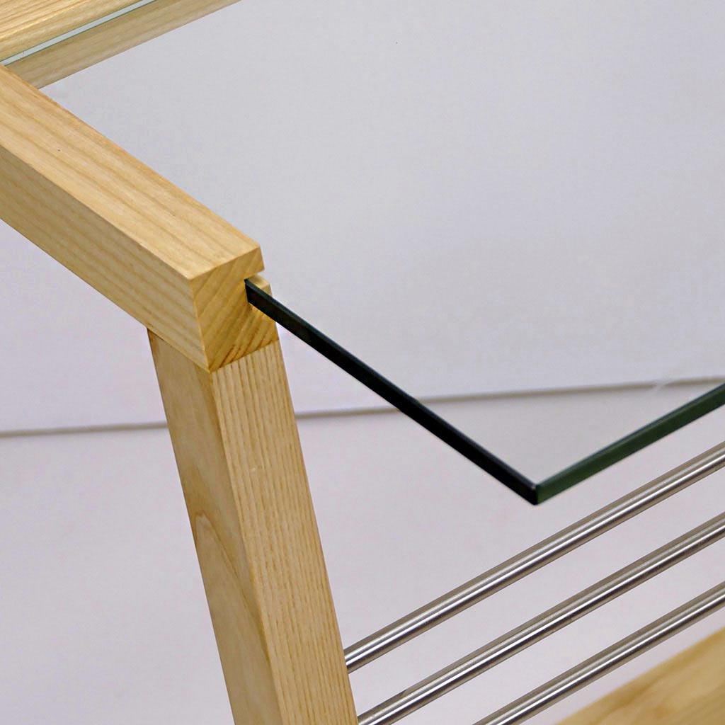 solidwood-sidetable-glass-detail